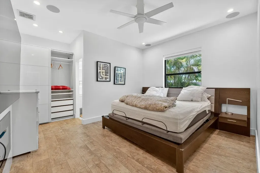 2460 NE 36th Street Fort Lauderdale FL 33308