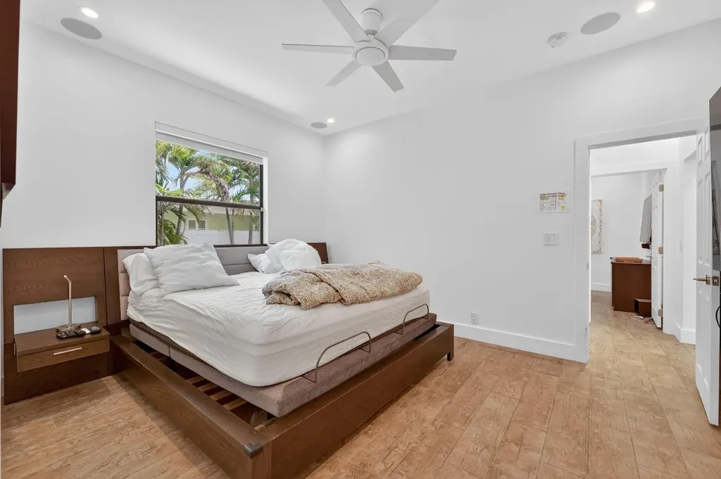 2460 NE 36th Street Fort Lauderdale FL 33308