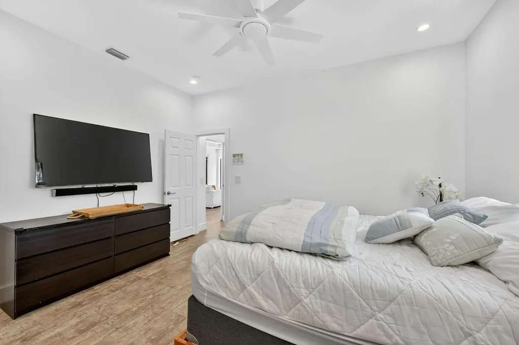 2460 NE 36th Street Fort Lauderdale FL 33308