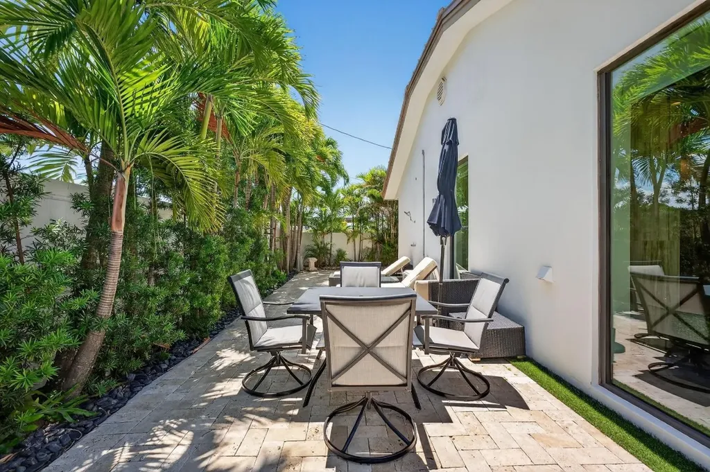 2460 NE 36th Street Fort Lauderdale FL 33308