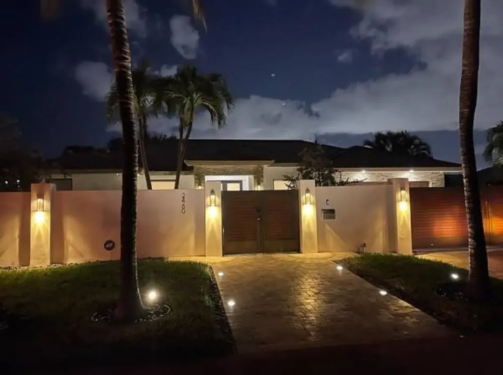 2460 NE 36th Street Fort Lauderdale FL 33308