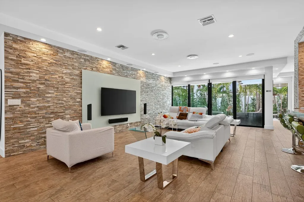 2460 NE 36th Street Fort Lauderdale FL 33308