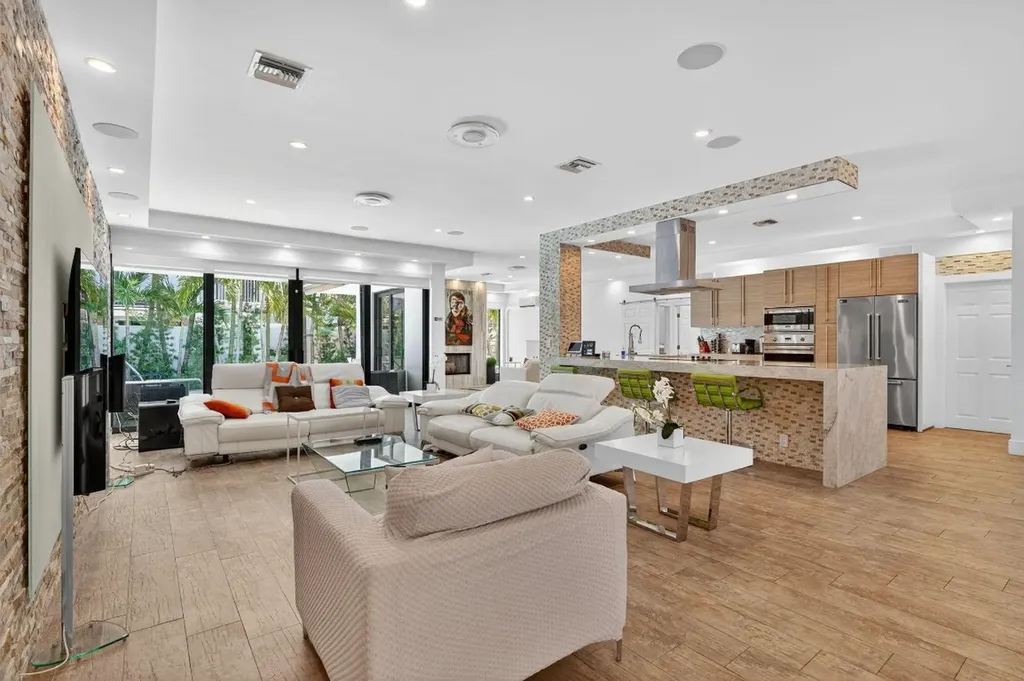2460 NE 36th Street Fort Lauderdale FL 33308
