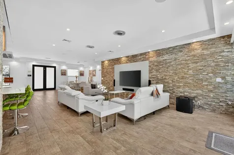 2460 NE 36th Street Fort Lauderdale FL 33308