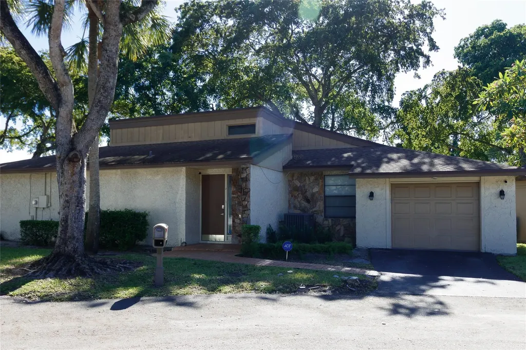 8197 Royal Palm Court Tamarac FL 33321