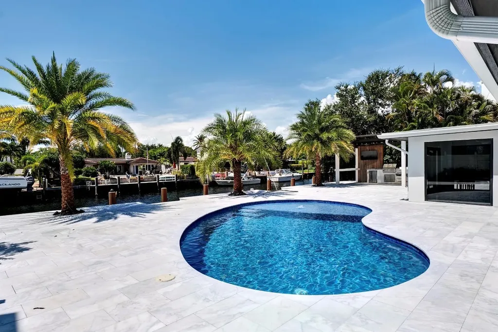 2310 NE 48th Court Lighthouse Point FL 33064