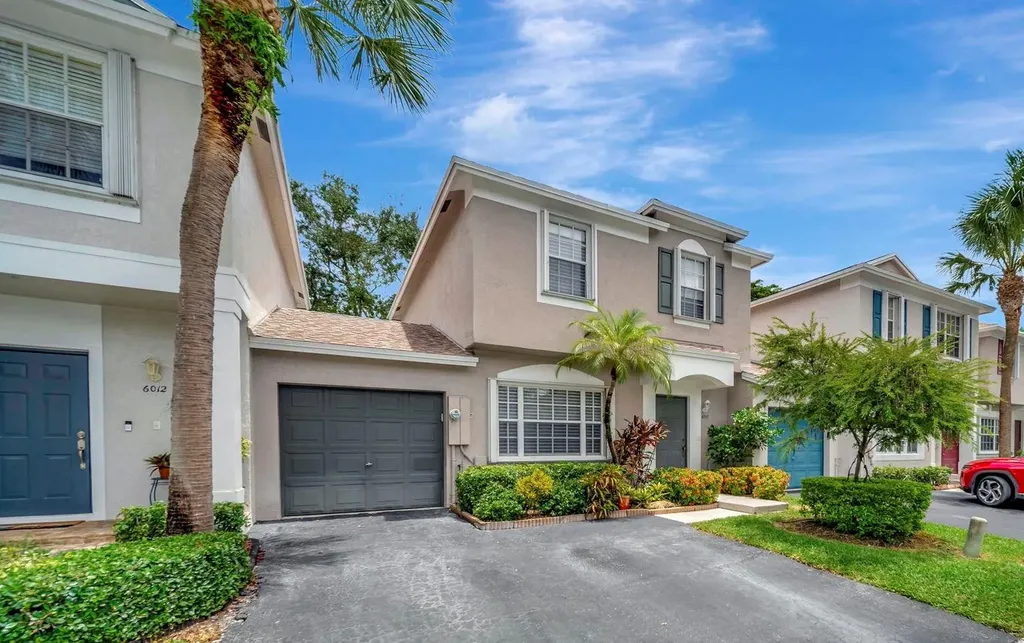 6010 N Golden Beauty Lane Tamarac FL 33321