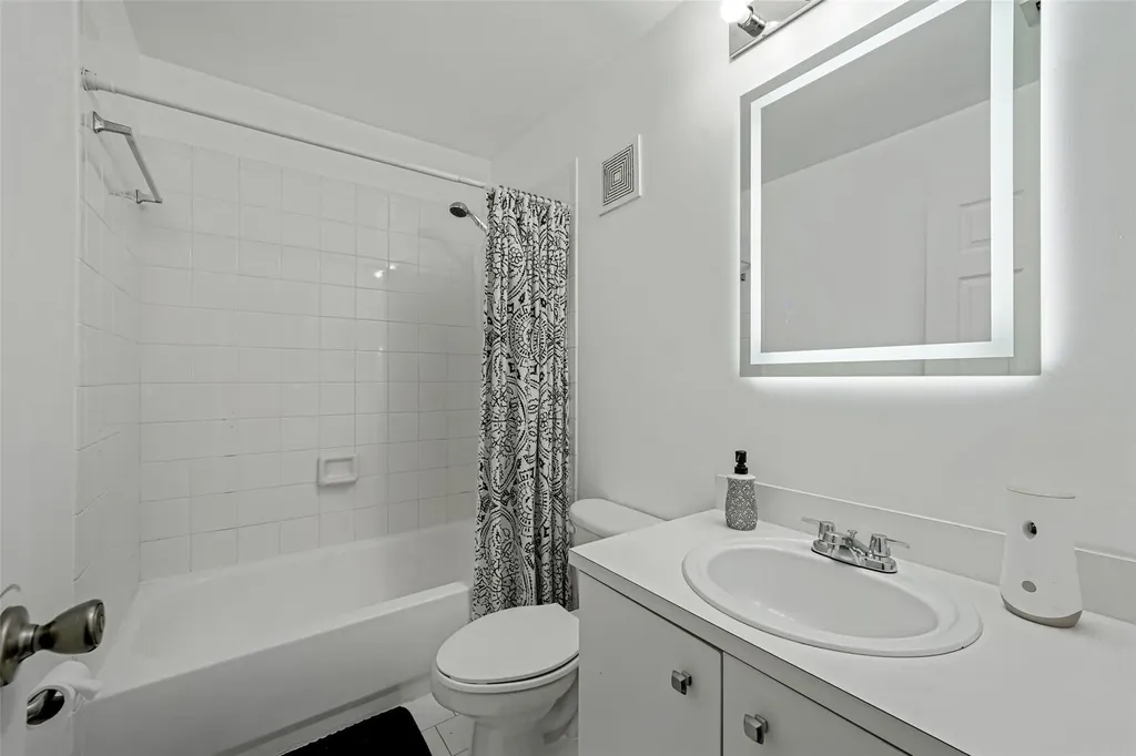 757 NW 208th Drive Pembroke Pines FL 33029