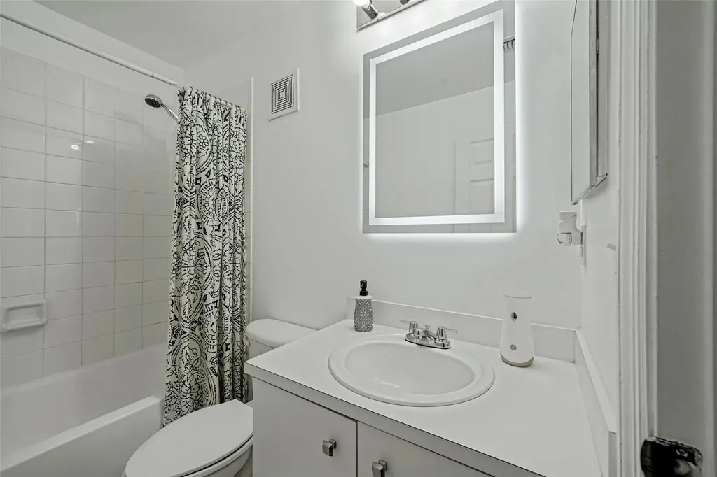 757 NW 208th Drive Pembroke Pines FL 33029