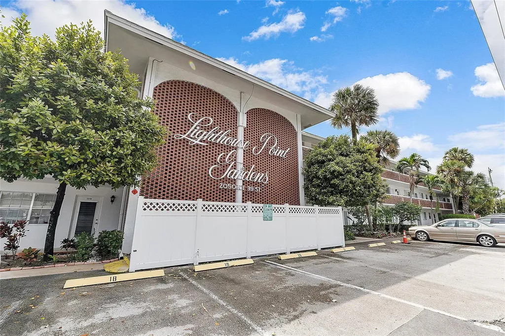 2050 NE 39th Street Lighthouse Point FL 33064