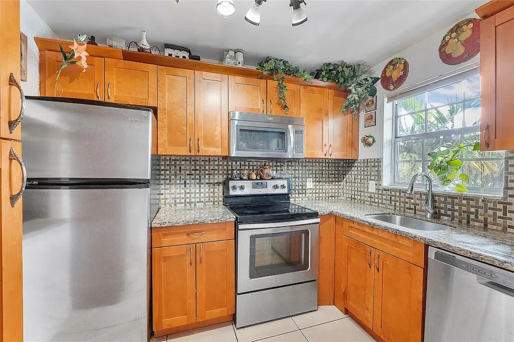 2050 NE 39th Street Lighthouse Point FL 33064