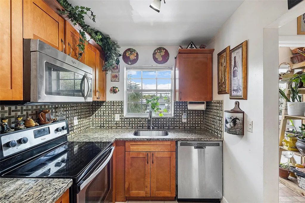 2050 NE 39th Street Lighthouse Point FL 33064