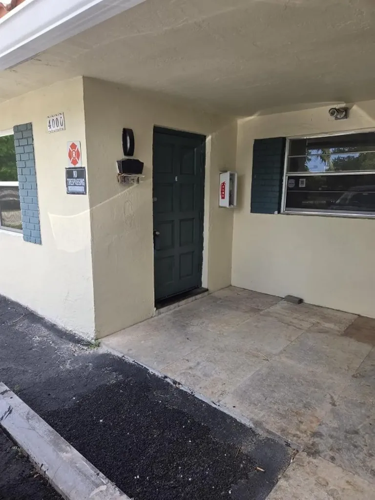 4000 NW Woodside Drive Coral Springs FL 33065