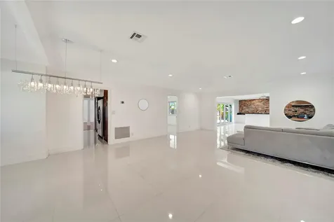 2524 NE 26th Terrace Fort Lauderdale FL 33305