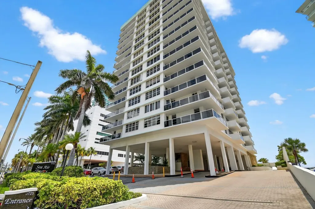 3725 S Ocean Drive Hollywood FL 33019