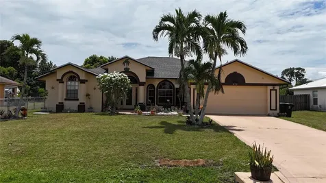 472 SE Faith Terrace Port St Lucie FL 34983