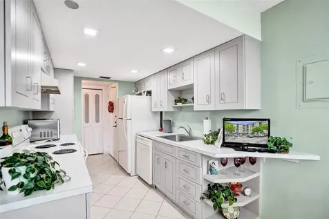 1100 Saint Charles Place Pembroke Pines FL 33026