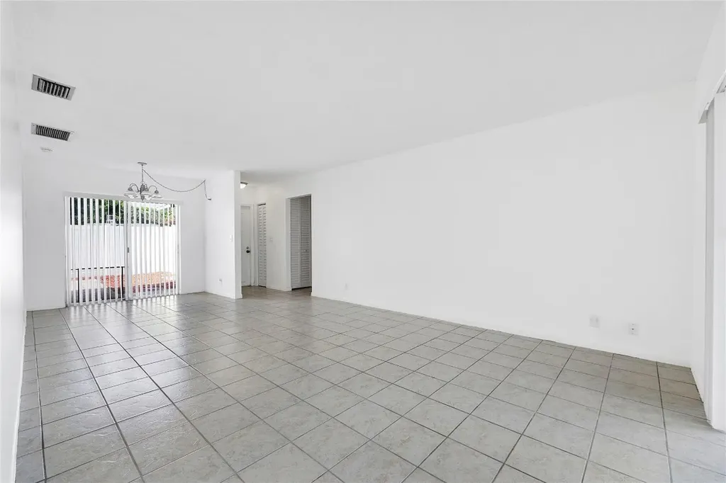 9185 SW 5th Street Boca Raton FL 33428