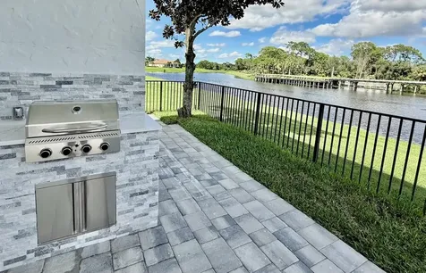 128 SE Rio Angelica Port St Lucie FL 34984