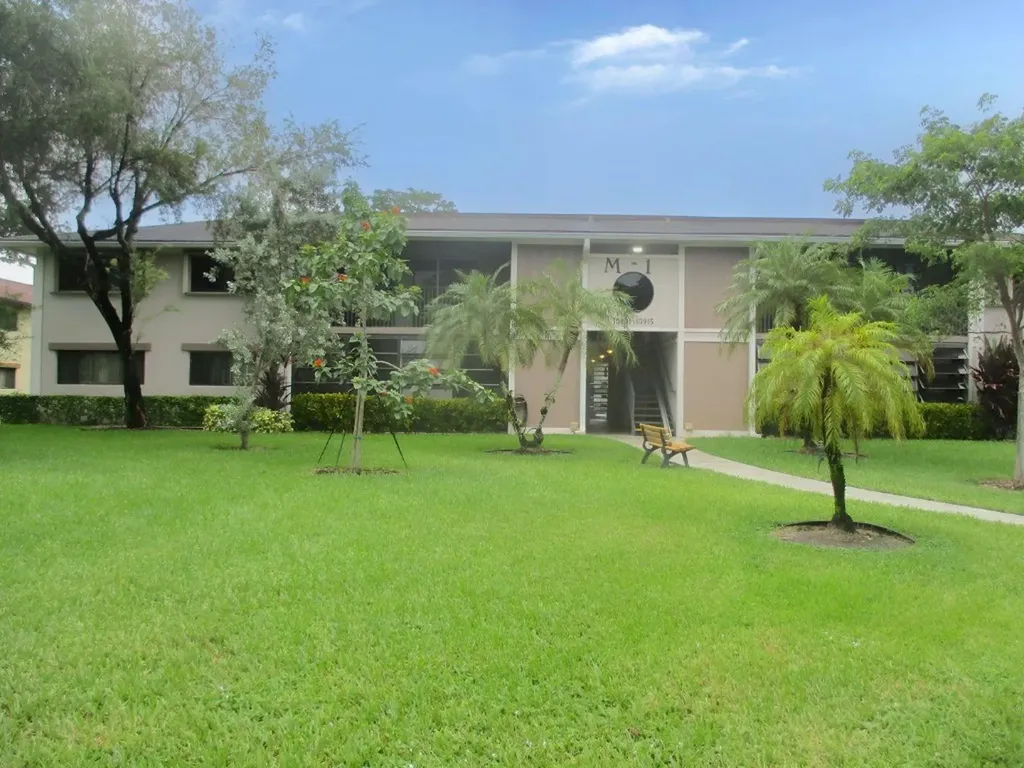 10909 W Clairmont Circle Fort Lauderdale FL 33321