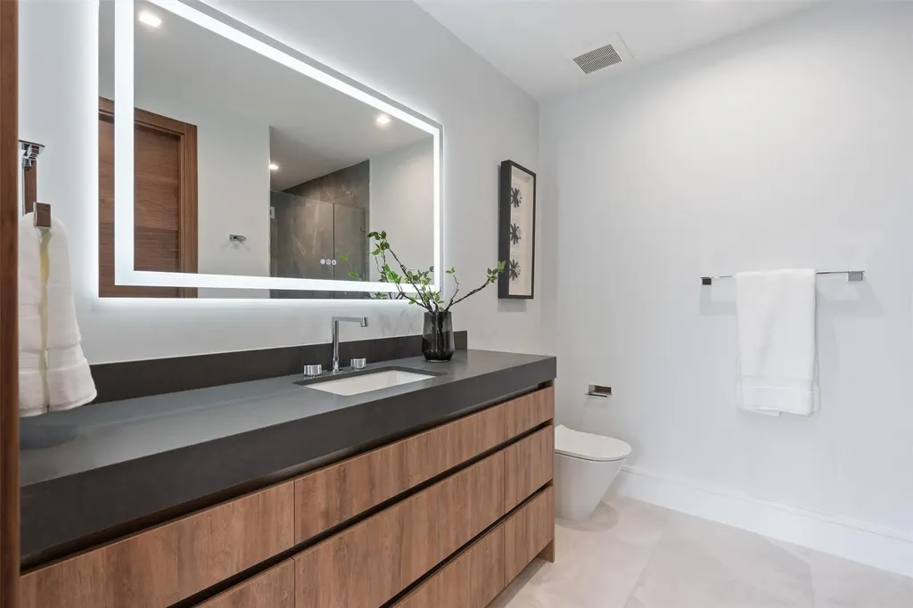 2000 Harbourview Drive Fort Lauderdale FL 33316