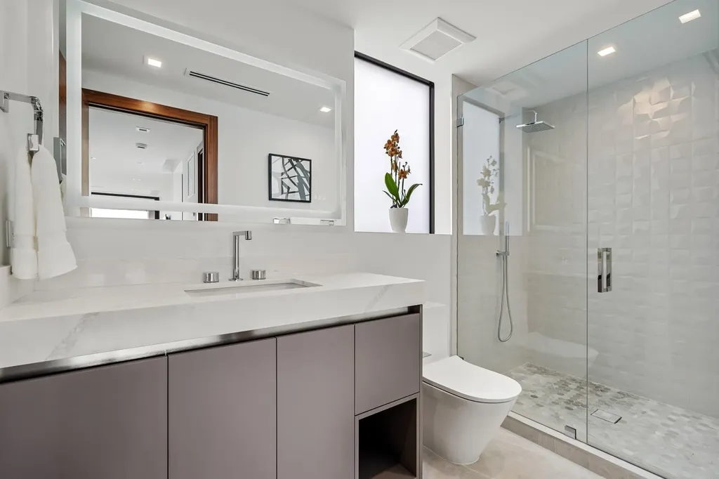 2000 Harbourview Drive Fort Lauderdale FL 33316