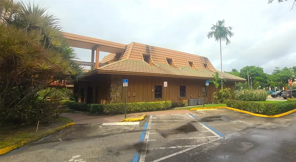 7800 W Oakland Park Boulevard Fort Lauderdale FL 33351