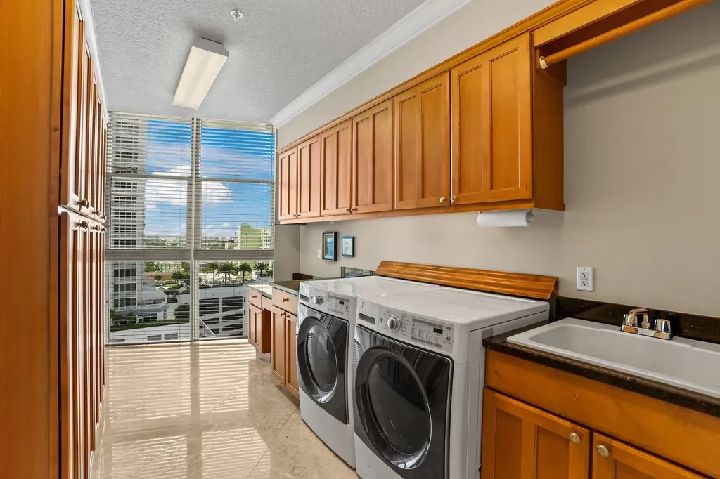 111 SE 8th Avenue Fort Lauderdale FL 33301