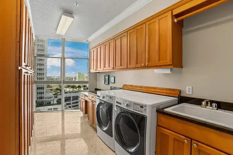 111 SE 8th Avenue Fort Lauderdale FL 33301