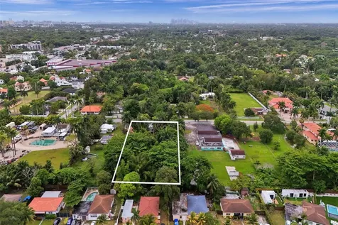 453 NE 154th Street Miami FL 33162