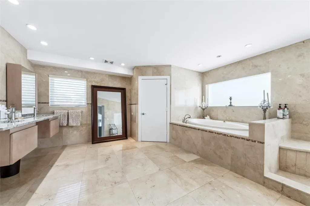 2523 Castilla Isle Fort Lauderdale FL 33301