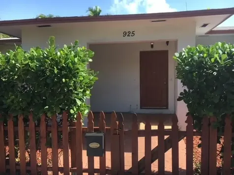 925 S 20th Avenue Hollywood FL 33020