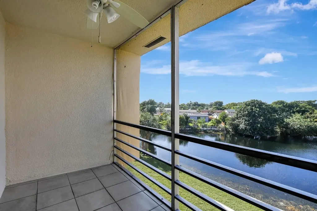 8225 Sunrise Lakes Boulevard Sunrise FL 33322