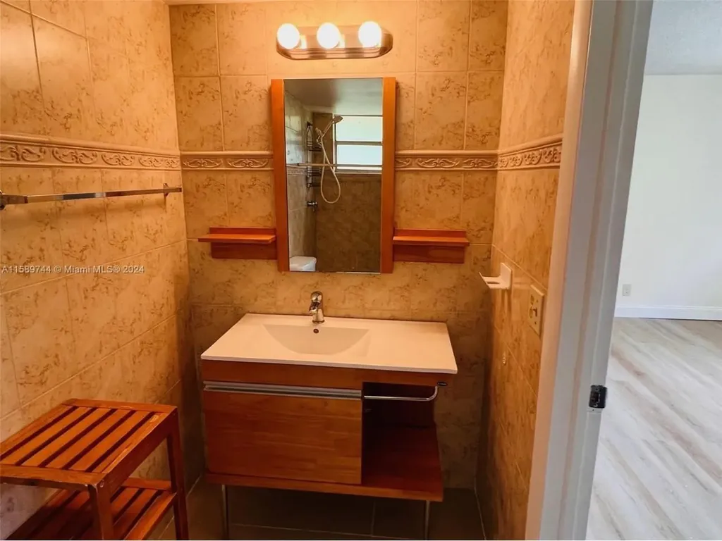 6534 SW 41st Street Davie FL 33314