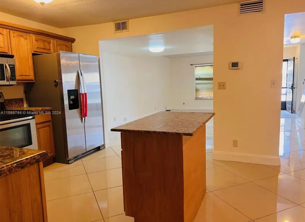 6534 SW 41st Street Davie FL 33314
