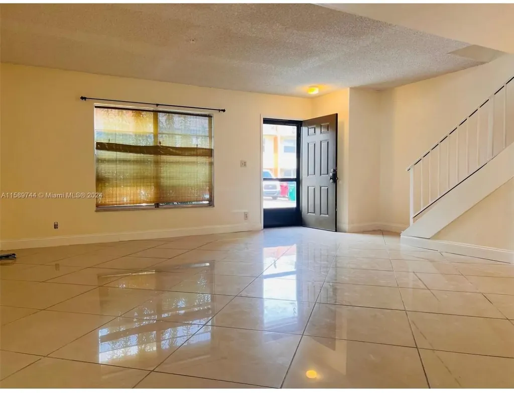 6534 SW 41st Street Davie FL 33314