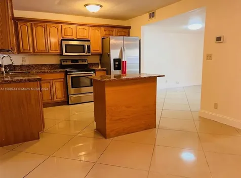 6534 SW 41st Street Davie FL 33314