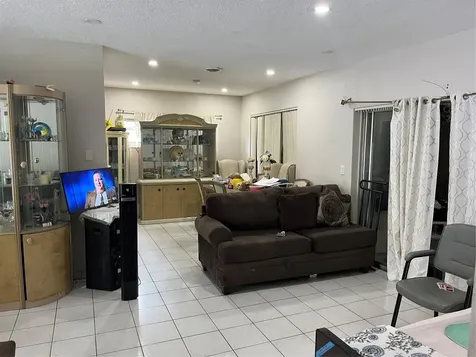 427 NE 160th Street Miami FL 33162