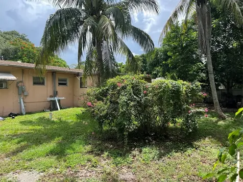 427 NE 160th Street Miami FL 33162