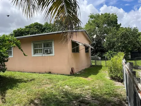 427 NE 160th Street Miami FL 33162