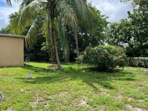 427 NE 160th Street Miami FL 33162