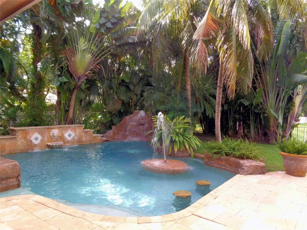 7264 NW 19th Court Hollywood FL 33024