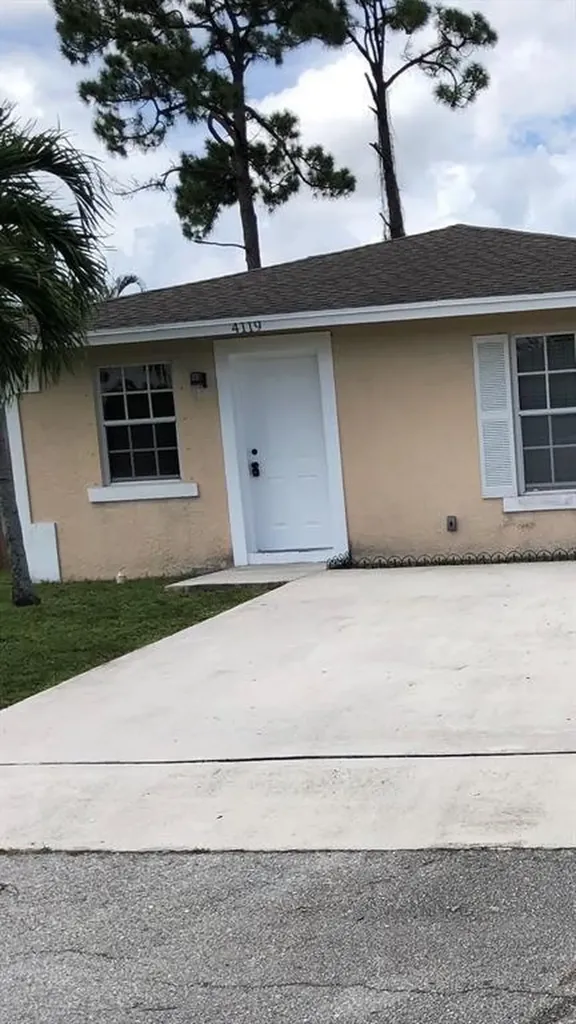 4119 Ponza Place Lake Worth FL 33462