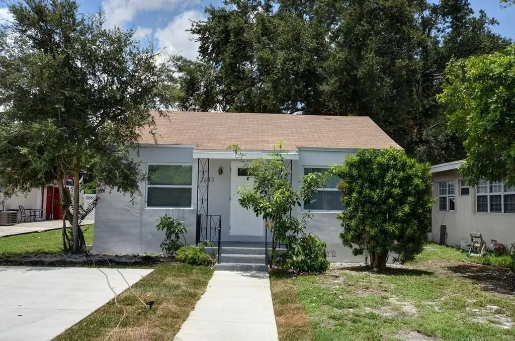 2343 Cleveland Street Hollywood FL 33020