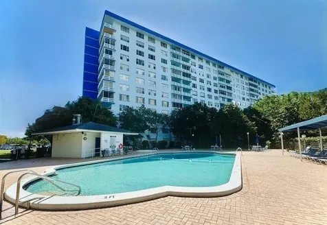 4001 Hillcrest Drive Hollywood FL 33021