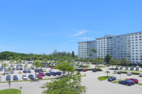 4001 Hillcrest Drive Hollywood FL 33021