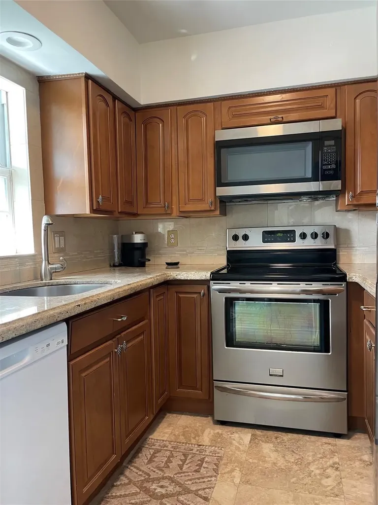 2708 NE 14th Street Causeway Pompano Beach FL 33062