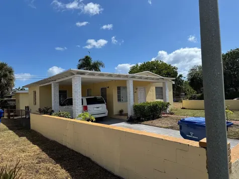 958 W 4th Street Riviera Beach FL 33404