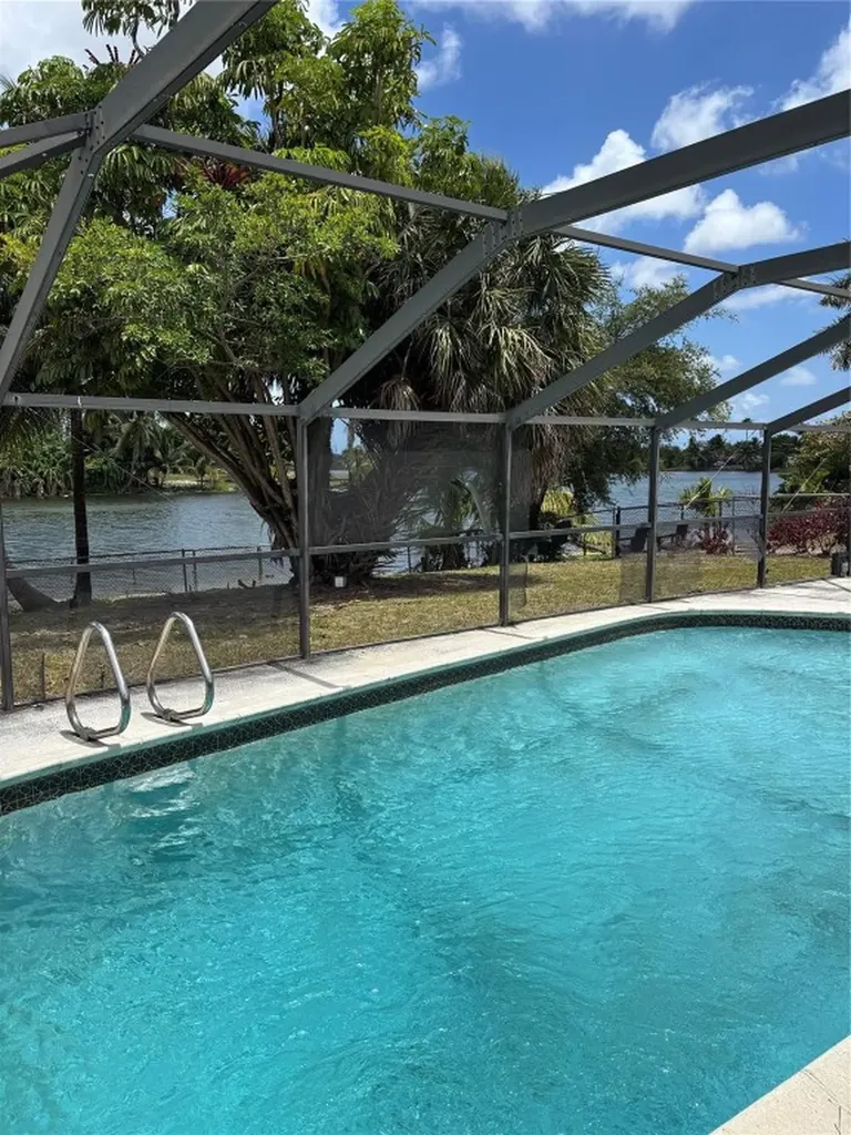 1621 NW 168th Terrace Miami FL 33169