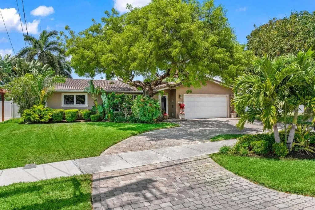 1241 SE 9th Avenue Pompano Beach FL 33060